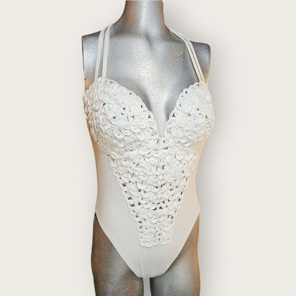 Van Leve White Intricate Fabric Design One Piece Swimsuit - Picture 2 of 15